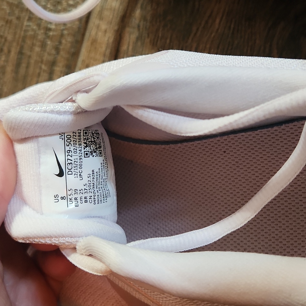 Nikes - Picture 4 of 4